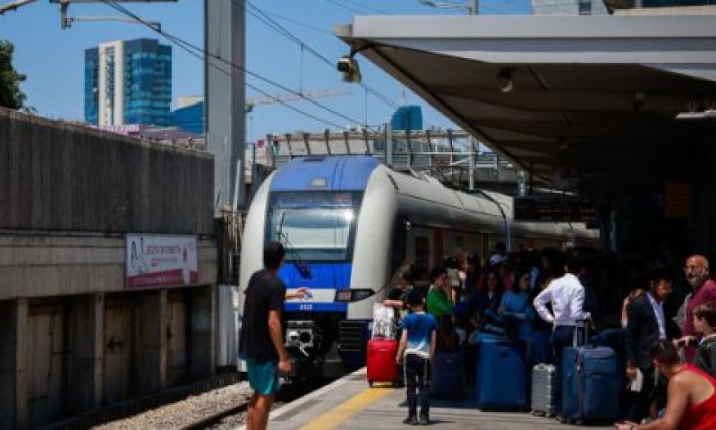 קיץ חם ברכבת: שביעות רצון נמוכה [צילום: חיים גולדברג/פלאש 90]