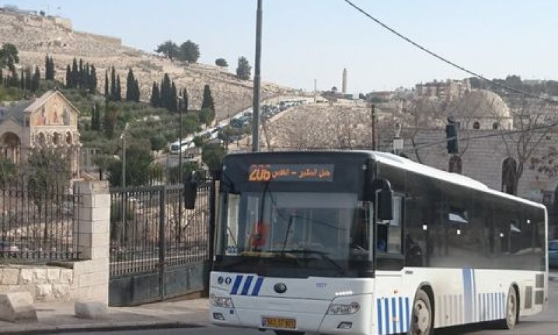 אוטובוס במזרח ירושלים [צילום: אברהם שטרן]