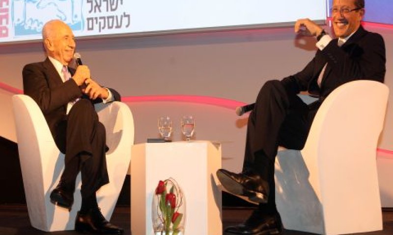 ריצ'רד קווסט מ-CNN מראיין את הנשיא פרס [צילום: רוני שיצר, פלאש 90]