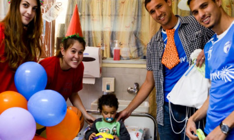 מעלים חיוכים [צילום: אייל מרגולין]