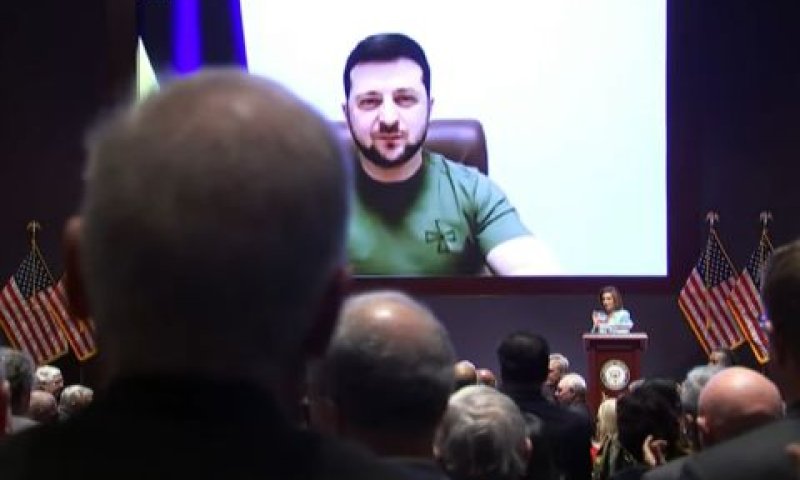 זלנסקי. תשואות מחברי הקונגרס [צילום: מן הטלוויזיה]
