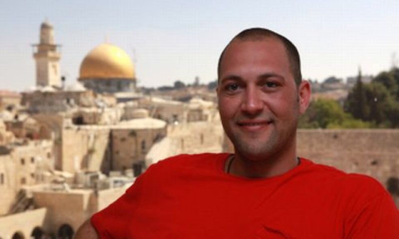 גומא אגייאר, בביתו בעיר העתיקה בירושלים [צילום: פלאש 90]