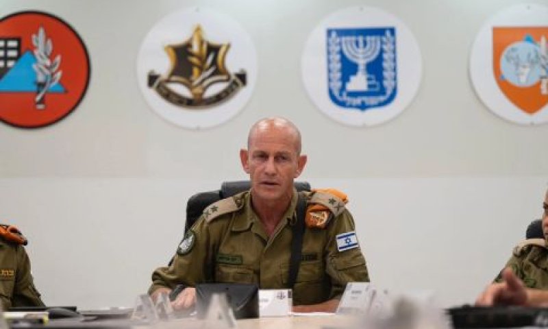 מפקד פיקוד העורף אלוף רפי מילוא בהערכת מצב [צילום: דובר צה''ל]