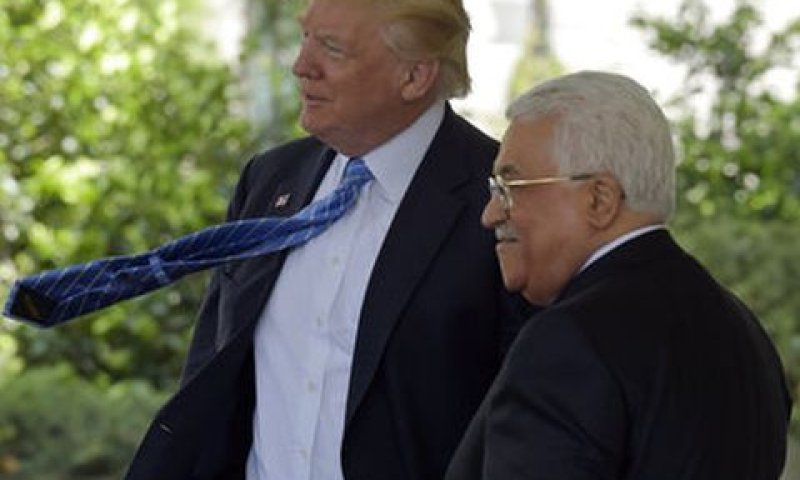 נשיא ארה"ב דונלד טראמפ ויו"ר הרש"פ אבו מאזן [צילום: סוזן וולש/AP]