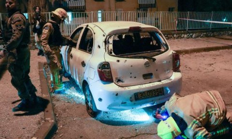 פגיעת טיל השבוע בקרית שמונה [צילום: אייל מרגולין, פלאש 90]