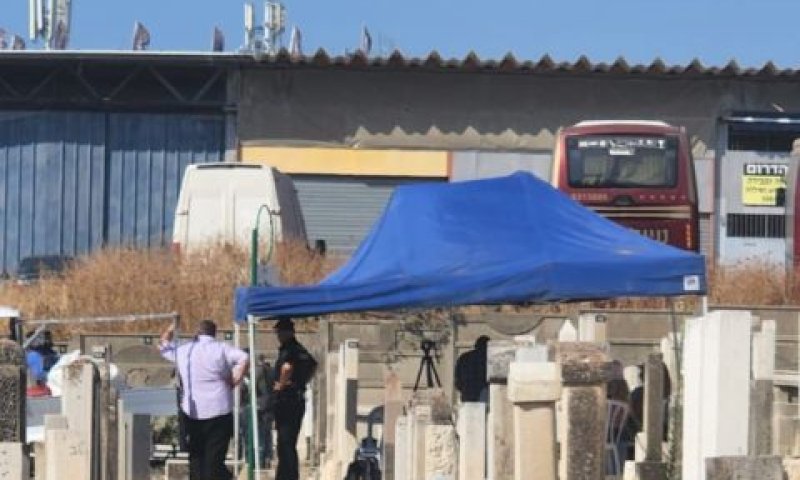 פתיחת קבר [ארכיון]