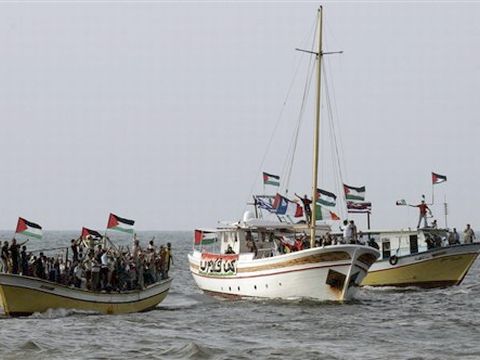 הספינות מגיעות לעזה [צילום: AP]