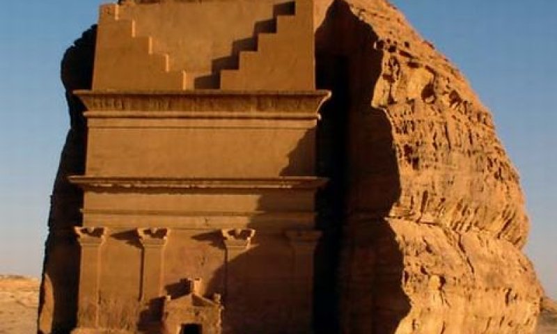 קבר עתיק במדאאן סאלח [צילום: toursaudiarabia]