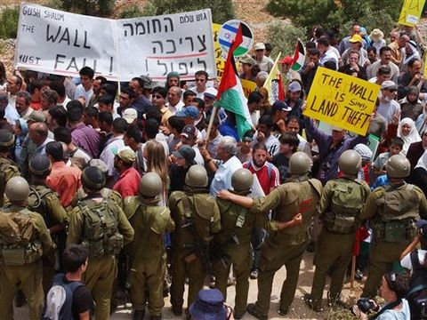הפגנה בשבת נגד הגדר [AP]