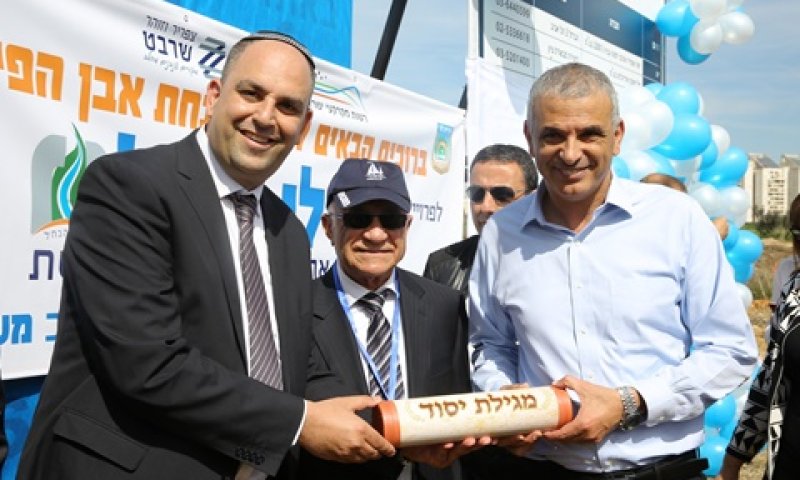 כחלון ורביבו ב[צילום: דוברות עיריית לוד]