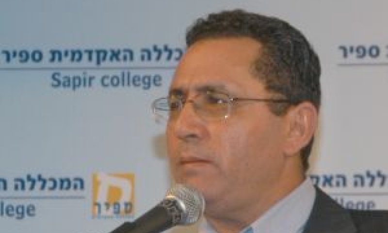 עיני, מאיים