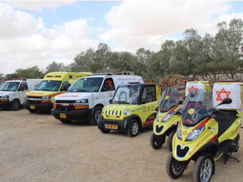 חנוכת ספרי מד"א בספינת המדבר בנגב [צילום: דוברות מד"א]