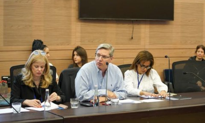 המשנה ליועמ"ש הביטוח הלאומי עו"ד שלומי מור בדיון בוועדה [צילום: דני שם טוב, דוברות הכנסת]
