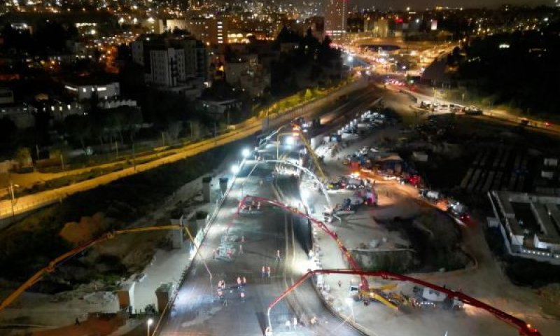 3,000 מ"ק בטון בלילה אחד [צילום: אייקון צילום]