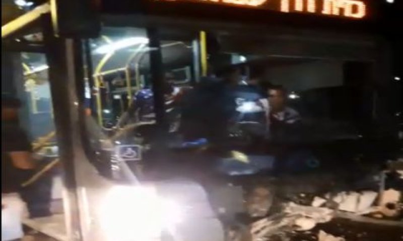 האוטובוס אחרי התאונה