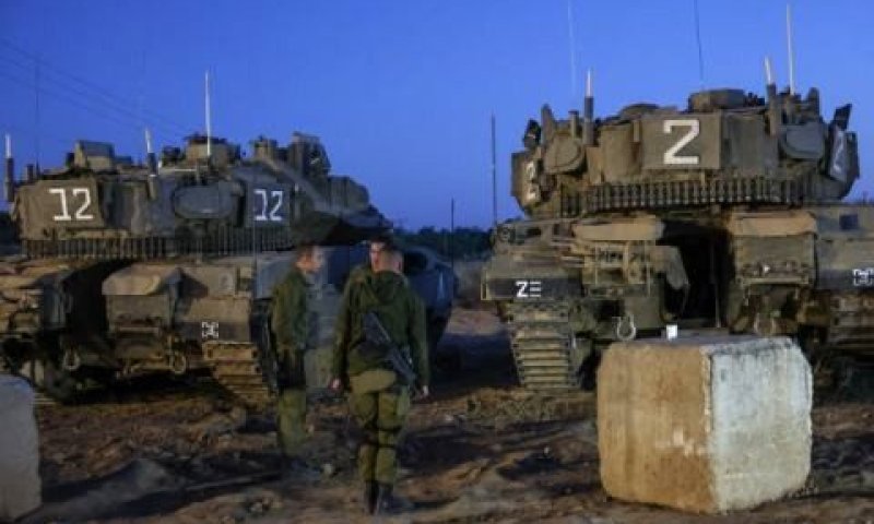 תותחים בגבול הרצועה [צילום: יונתן זינדל/פלאש 90]