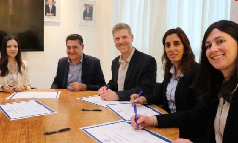חתימת ההסכם [צילום: דוברות האוצר]