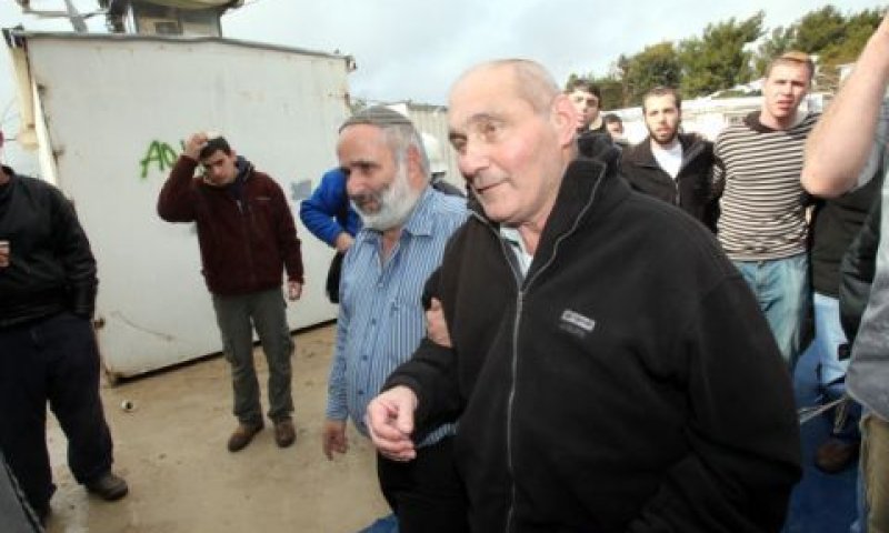 חנן פורת מגיע לחנוכת הישיבה שהקים [צילום: פלאש 90]