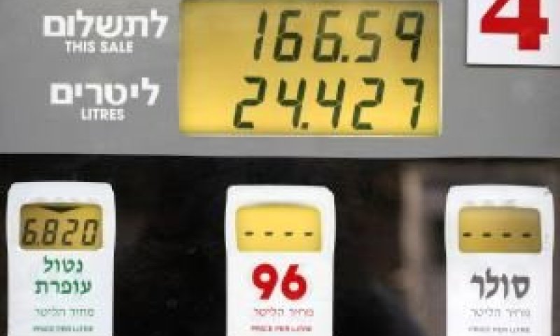 חוצה את רף 8 השקלים [צילום: פלאש 90]