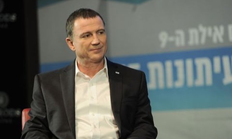 אדלשטיין נגד צלמי העיתונות [צילום: שלומי דעי]