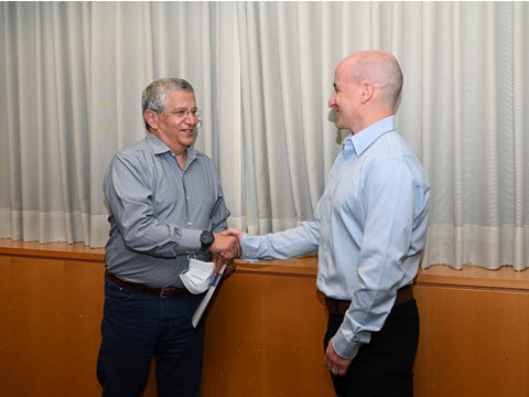 אסף זוהר, אמיר אשל [צילום: טל עוז, אגף דוברות והסברה במשרד הביטחון]
