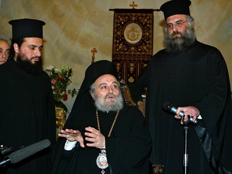 אירינאוס במסיבת העיתונאים [AP]