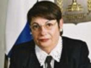 השופטת נאור: יתכן והיה מניע אחר לשוד