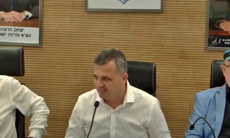 שאמה. "רעשי רקע וספינים" [צילום: מתוך שידור ישיבת מועצת עיריית רמת גן]