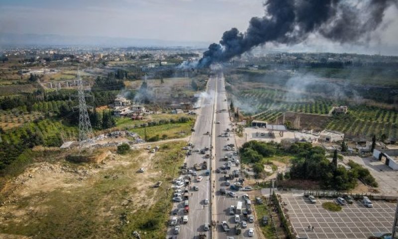כוחות צבא סוריה עושים את דרכם ללטקיה להילחם נגד נאמני אסד [צילום: פלאש 90]