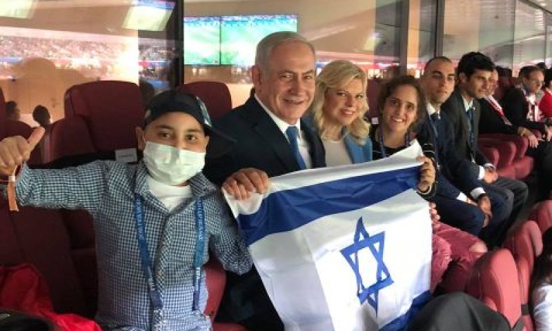 נתניהו ורעייתו צופים בגביע העולם [צילום: לע"מ]