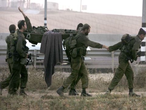 עוד אחד שיעזור לסחיבה לא יכול להזיק [צילום: פלאש 90]