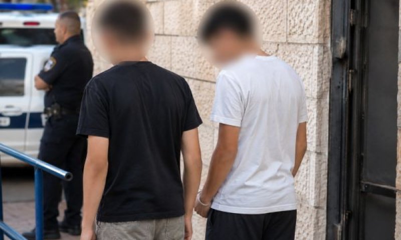התחזו, צילמו וגייסו נערים [עיבוד AI]
