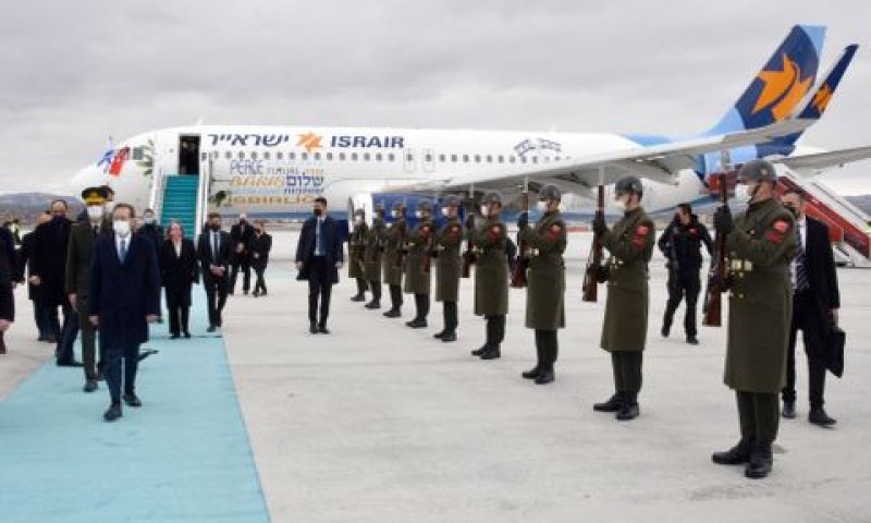 נחיתת נשיא המדינה יצחק הרצוג בטורקיה [צילום: חיים צח/ לע"מ]