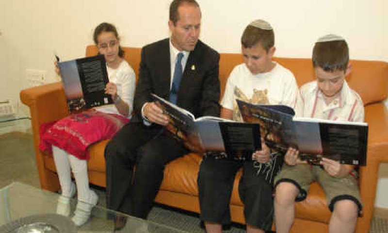 אלופי קריאת ספרים [ג&acute;קי לוי, עיריית ירושלים]