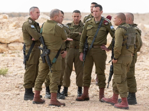 הרמטכ"ל עם קצינים בכירים בזירת התקרית [צילום: דובר צה"ל]