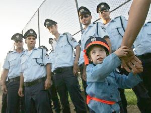 אלפי שוטרים נערכים באופקים