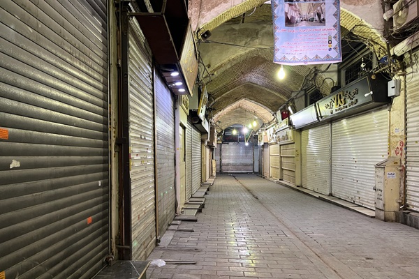 החנויות בבזאר העתיק בטהרן היו היום סגורות [צילום: ואהיד סאלמי, AP]