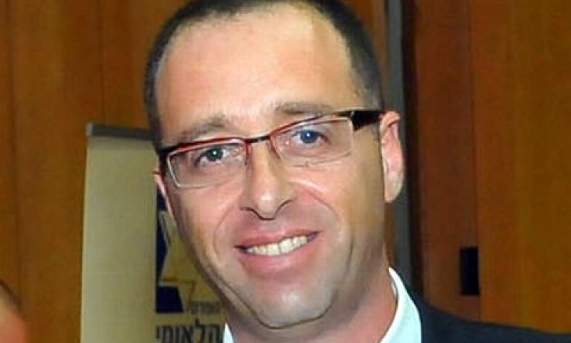 גיל גבע. חוסכים רבית של 100 מיליון [צילום: ישראל מלובני]