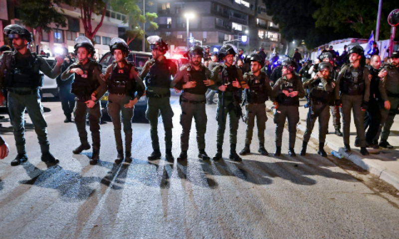 שוטרי מג"ב, אמש בכיכר המדינה [צילום: אבשלום ששוני, פלאש 90]