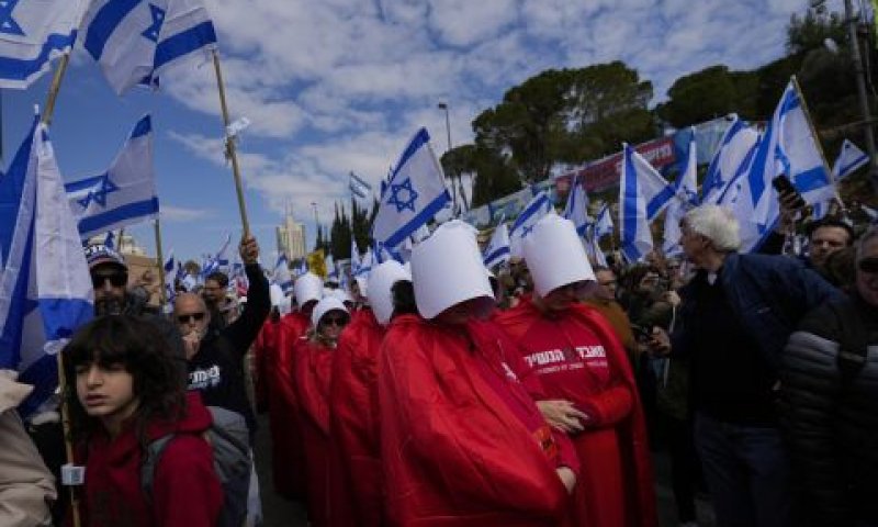 מחאה בירושלים [צילום: אוהד צויגנברג/AP]