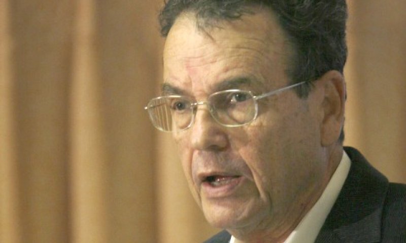 עם הפנים לאזרח הקטן. פרידמן[צילום: פלאש 90]
