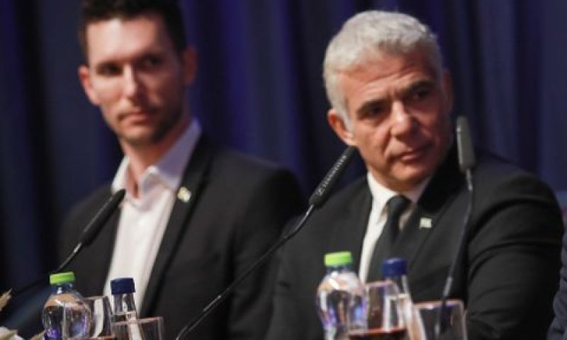 יאיר לפיד, עידן רול [צילום: פלאש 90]