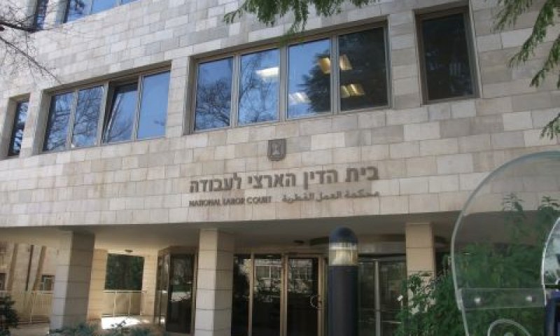 משלושה יוצא אחד
