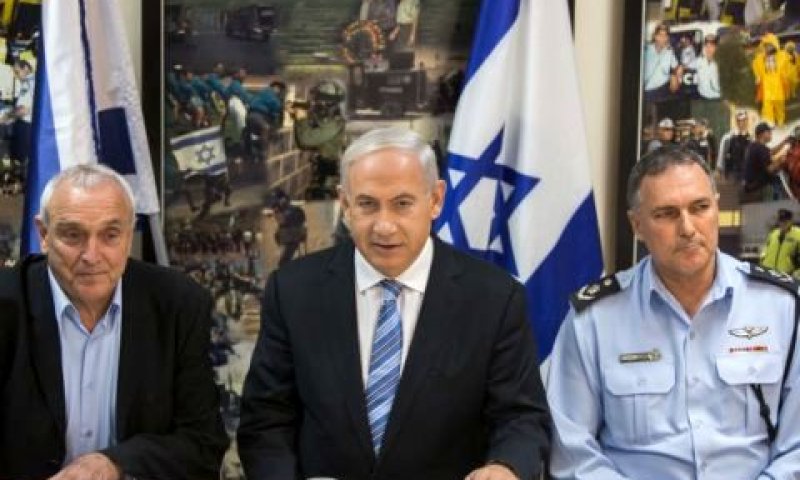 דנינו, נתניהו ואהרונוביץ' [צילום: פלאש 90]
