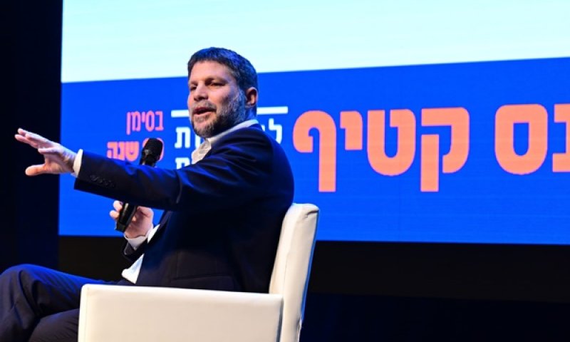 סמוטריץ'. "הצנחת סיוע לא מגיעה לחמאס, סיוע במשאיות - איוולת" [צילום: יוסי זליגר]