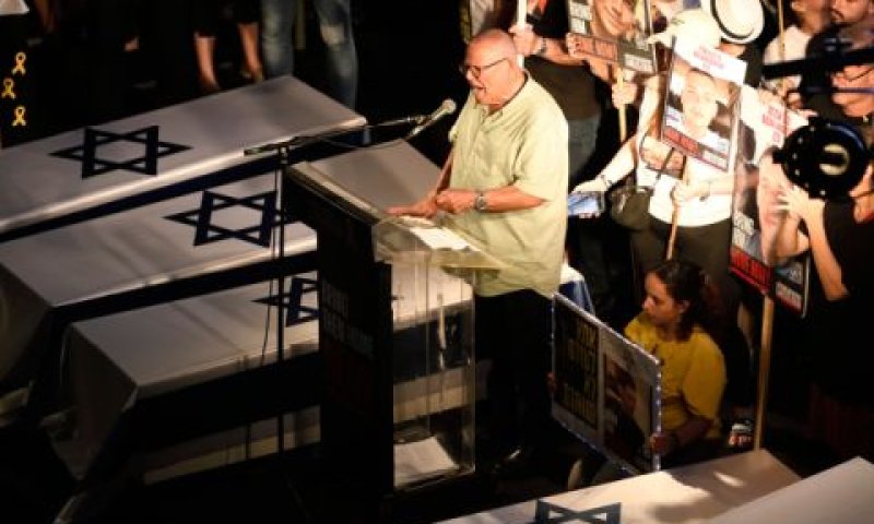 ארנון בר דוד בהפגנה בתל אביב [צילום: גילי יערי/פלאש 90]