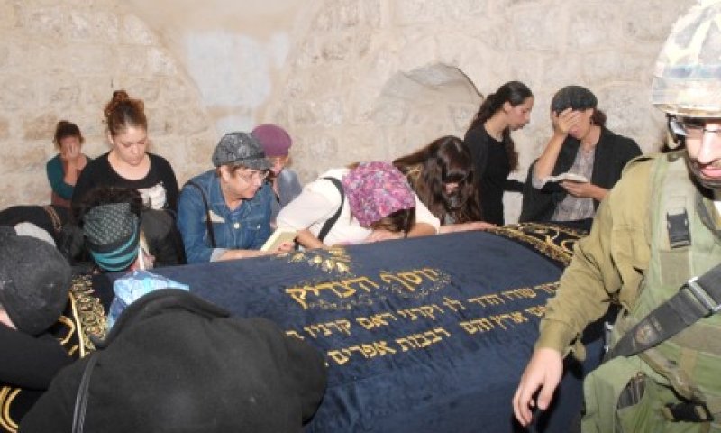 קבר יוסף [צילום: מאיר ברכיה]