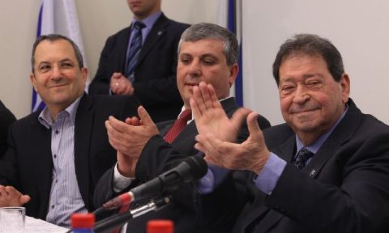 בן אליעזר, שמחון וברק בטקס חילופי השרים במשרד התמ"ת, היום [צילום: ששון טירם]