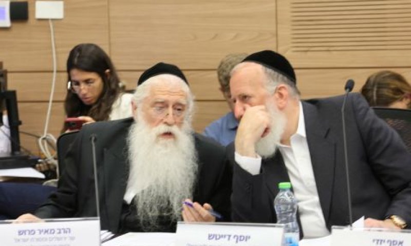 המתכלל יוסי דייטש והשר פרוש [צילום: נועם מושקוביץ/דוברות הכנסת]