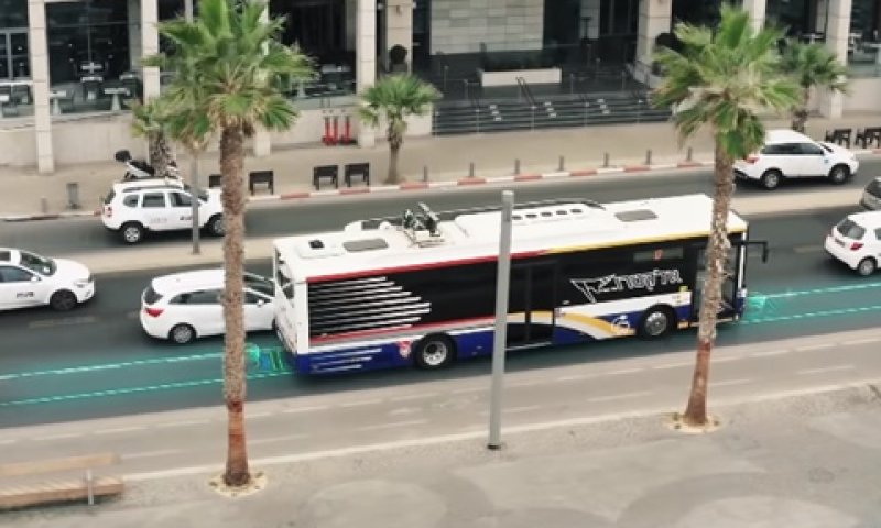 טכנולוגיה להטענת כלי רכב חשמליים תוך נסיעה
